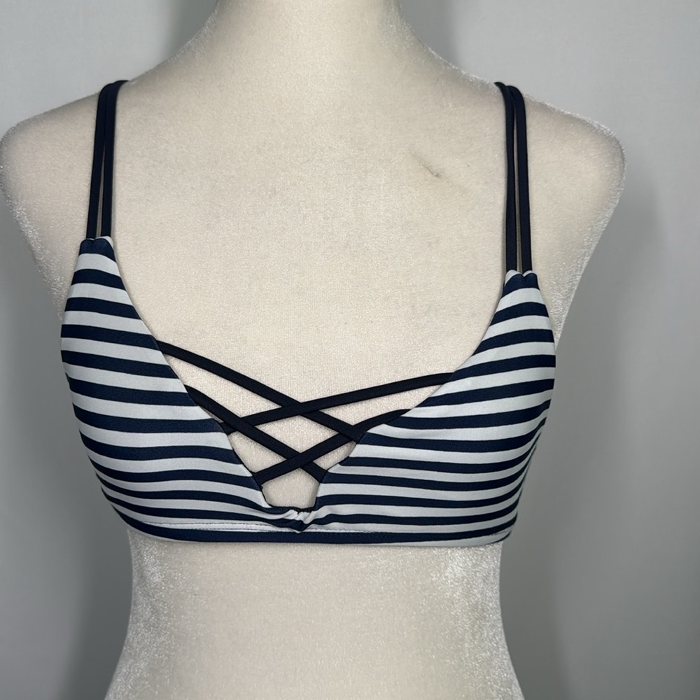 💜3/$15 Dippin’ Daisy’s Striped Blue and White Bikini